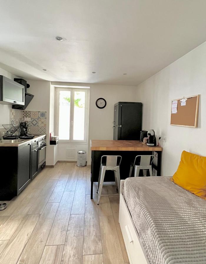 Charmant Studio Au Coeur Du Centre Ville Шаньи Экстерьер фото